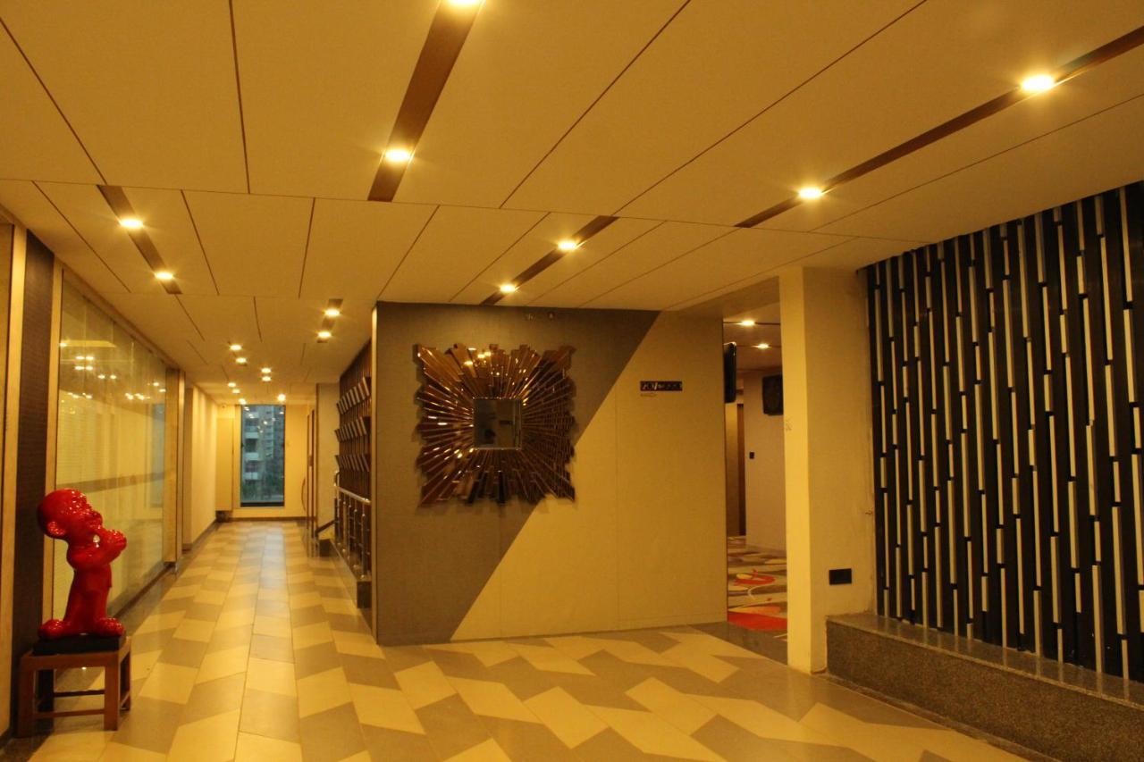 Zip By Spree Hotels Surat Eksteriør billede