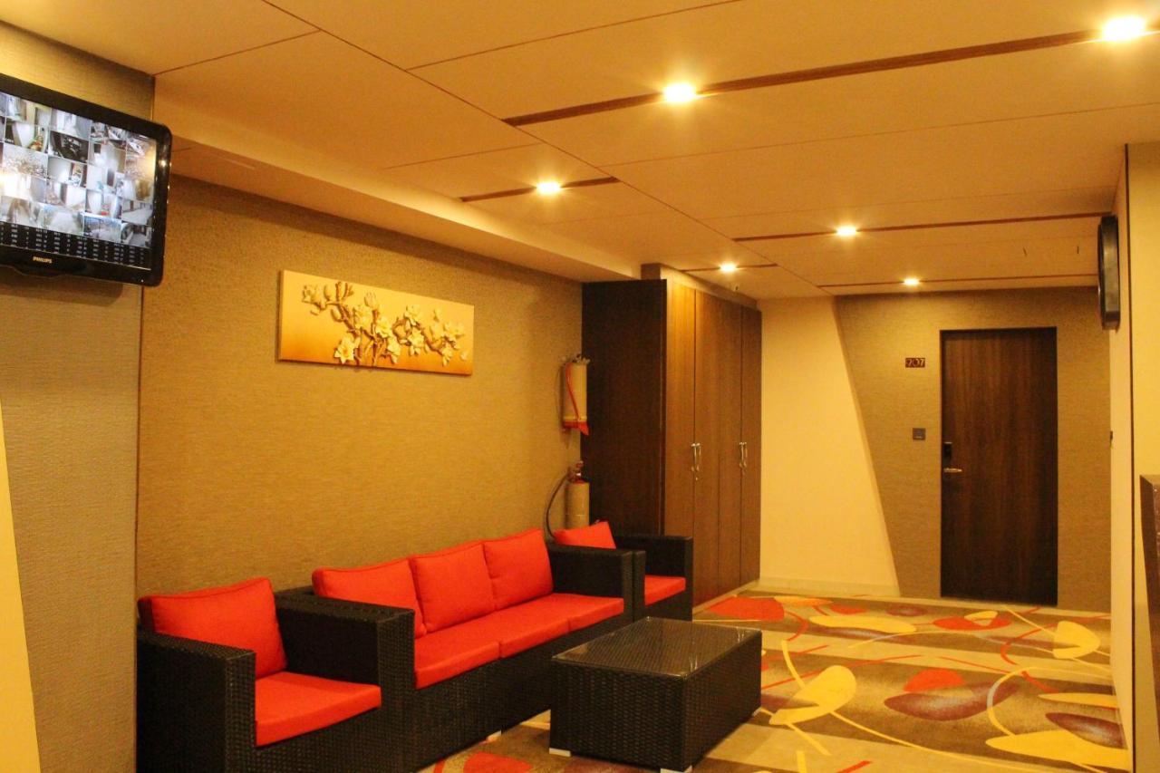 Zip By Spree Hotels Surat Eksteriør billede