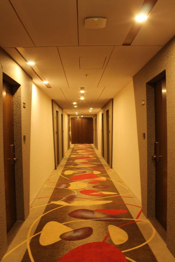 Zip By Spree Hotels Surat Eksteriør billede