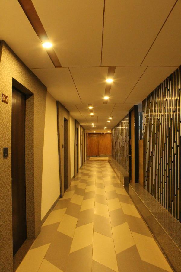 Zip By Spree Hotels Surat Eksteriør billede