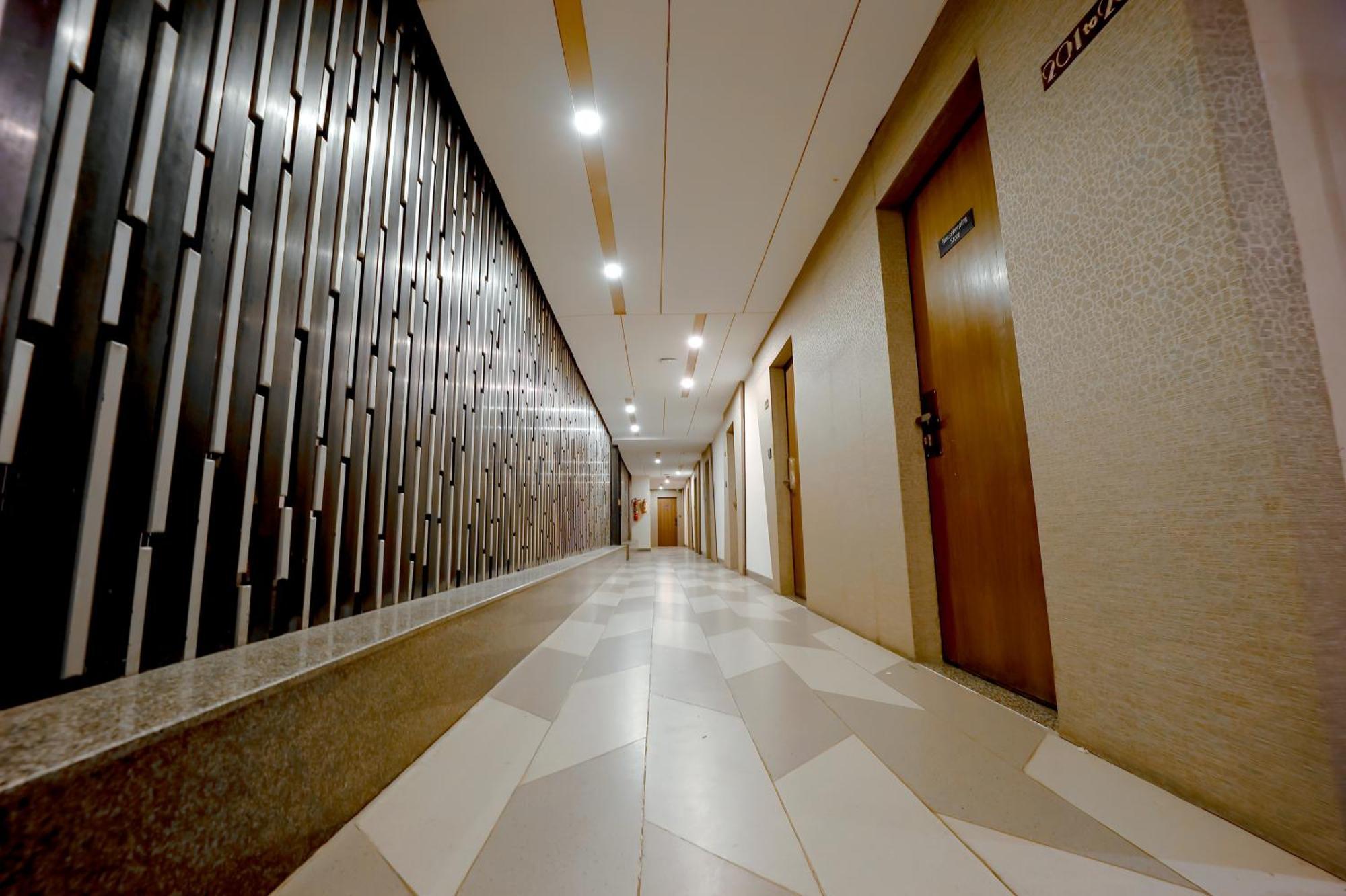 Zip By Spree Hotels Surat Eksteriør billede
