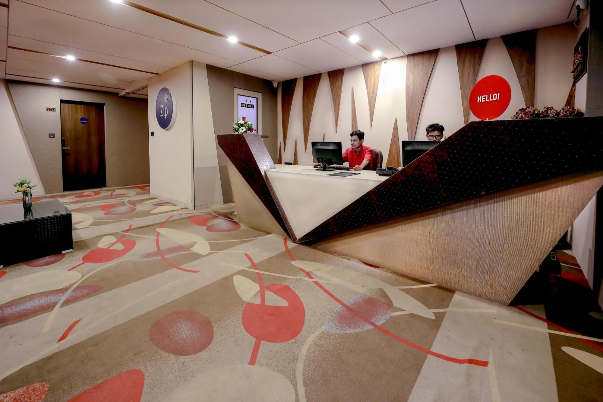 Zip By Spree Hotels Surat Eksteriør billede