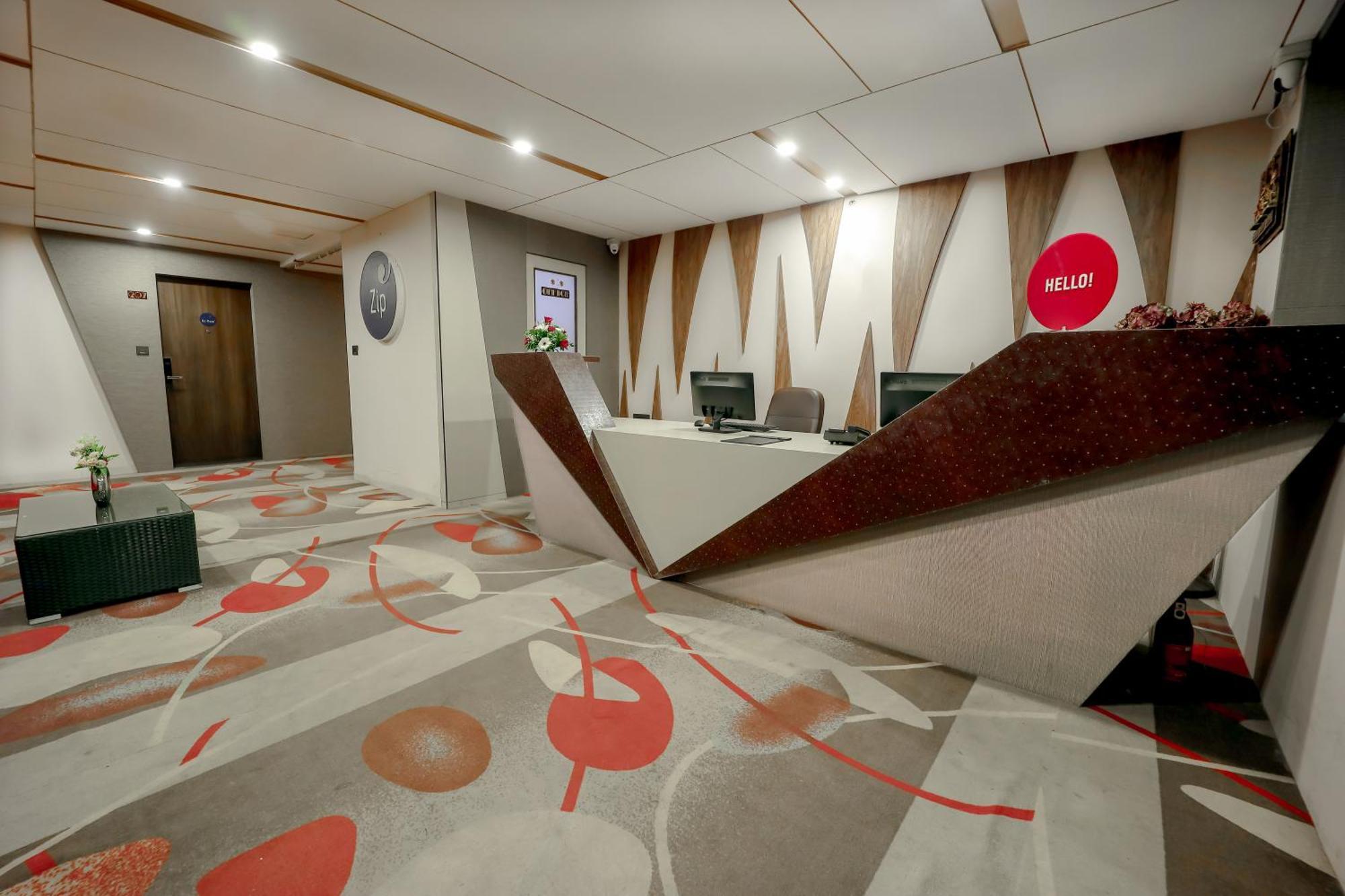 Zip By Spree Hotels Surat Eksteriør billede