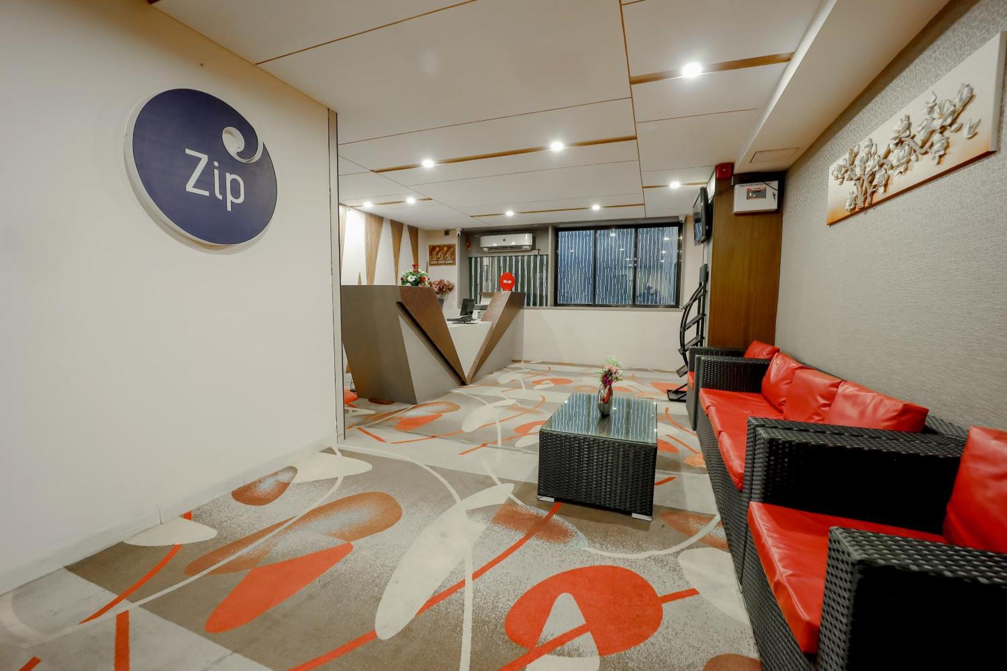 Zip By Spree Hotels Surat Eksteriør billede