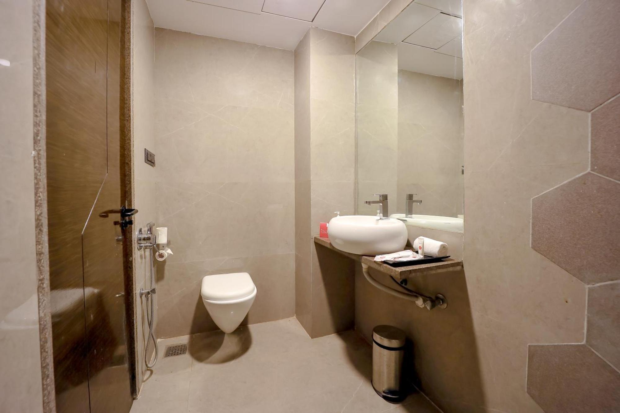 Zip By Spree Hotels Surat Eksteriør billede