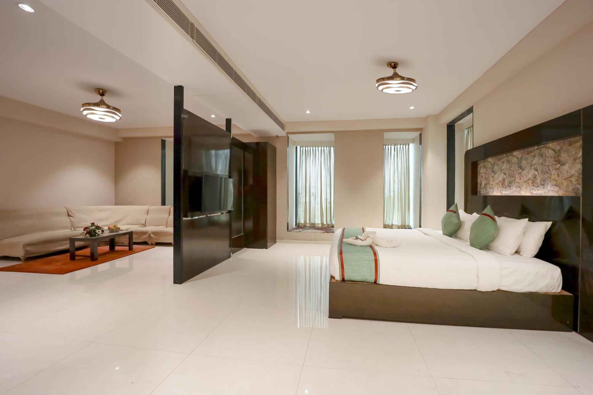 Zip By Spree Hotels Surat Eksteriør billede
