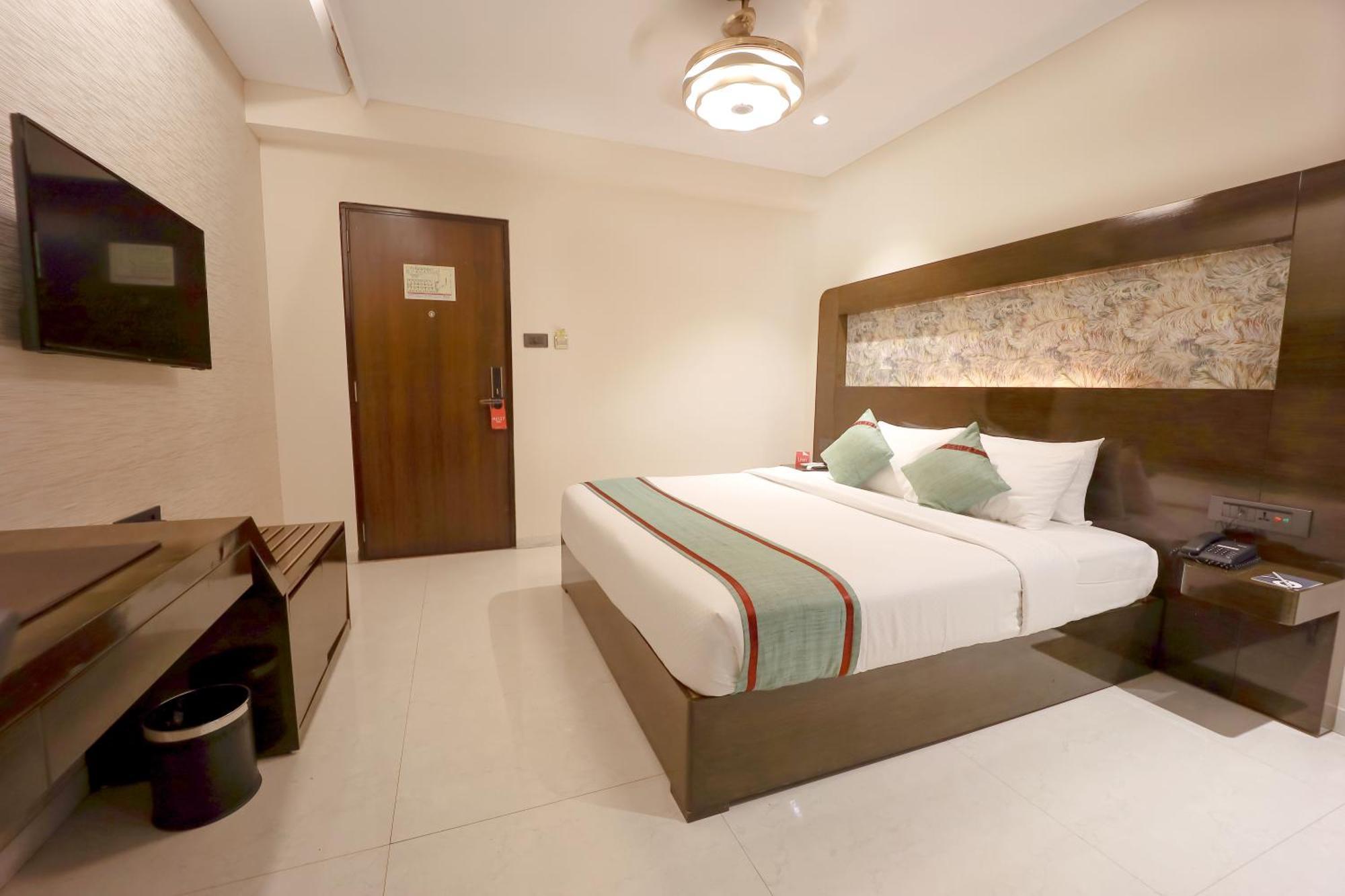 Zip By Spree Hotels Surat Eksteriør billede