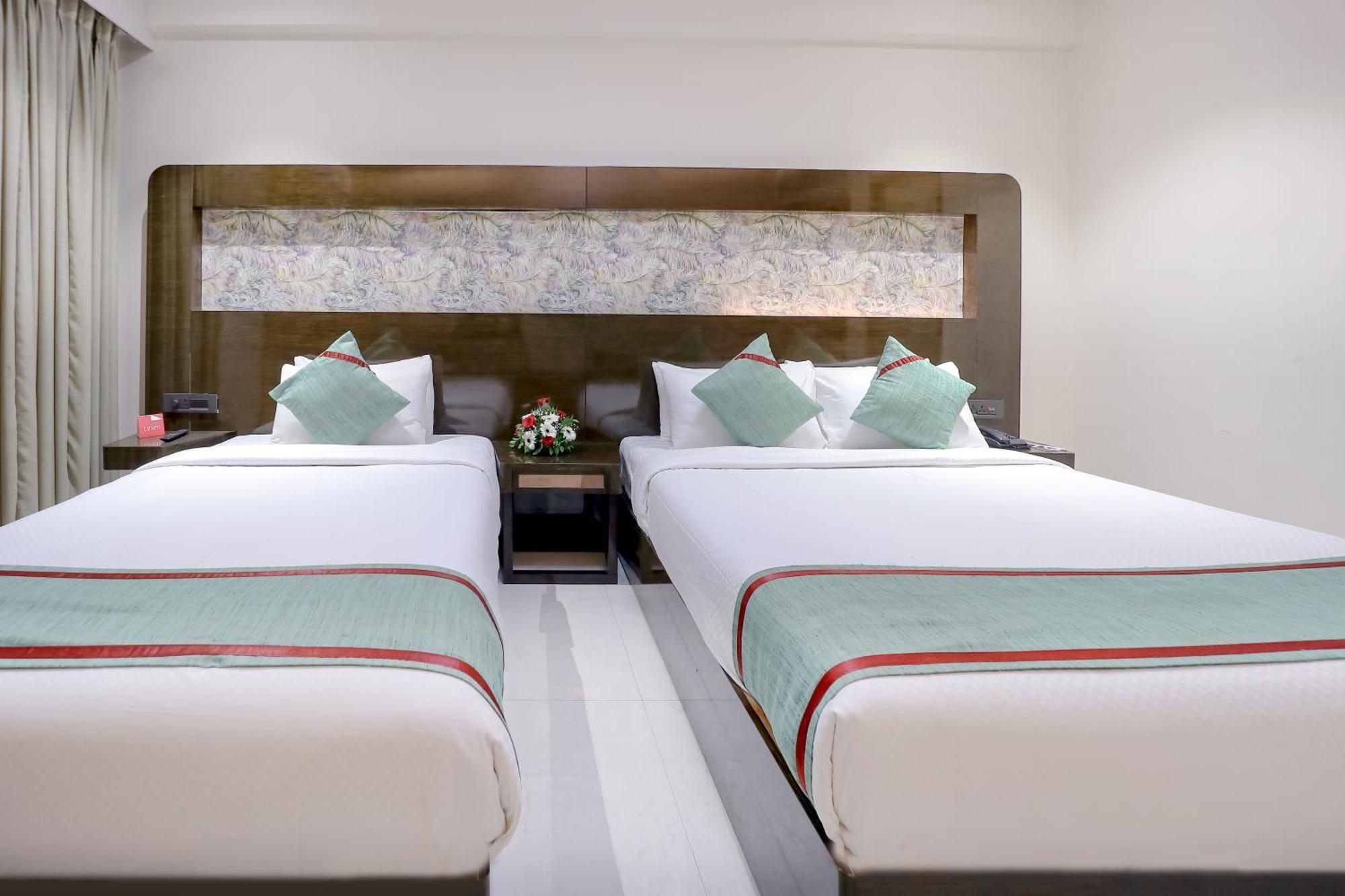 Zip By Spree Hotels Surat Eksteriør billede