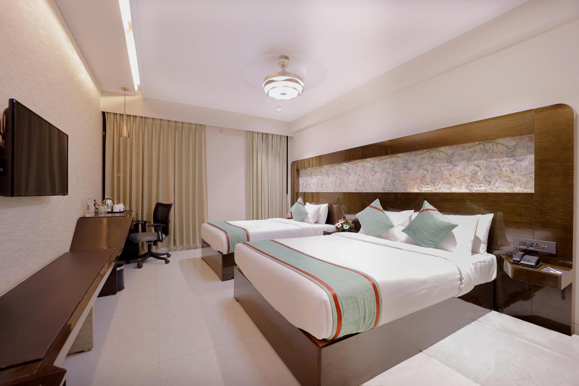 Zip By Spree Hotels Surat Eksteriør billede