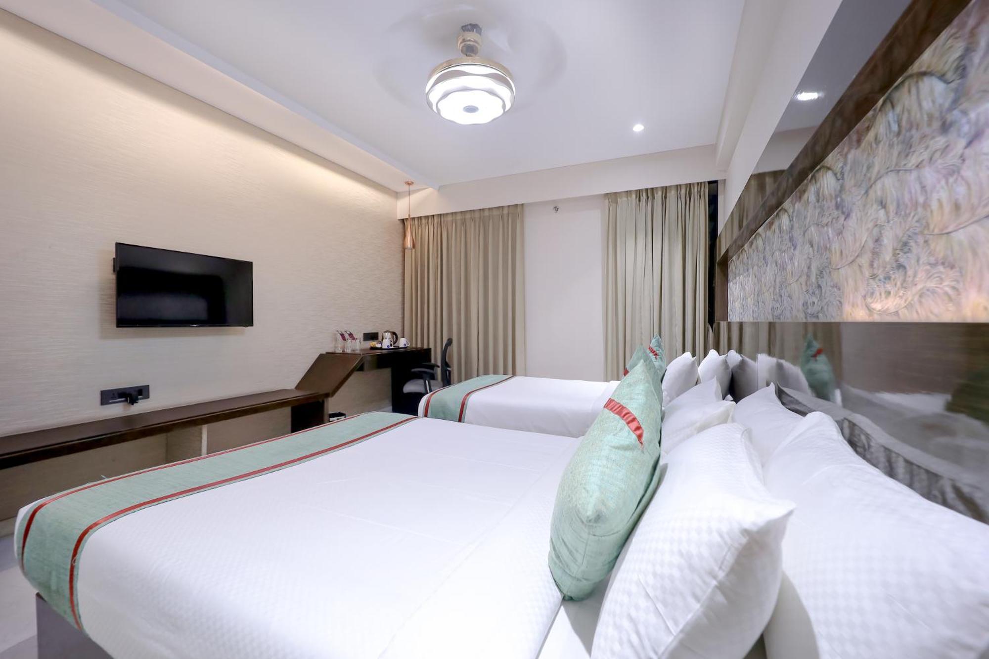 Zip By Spree Hotels Surat Eksteriør billede