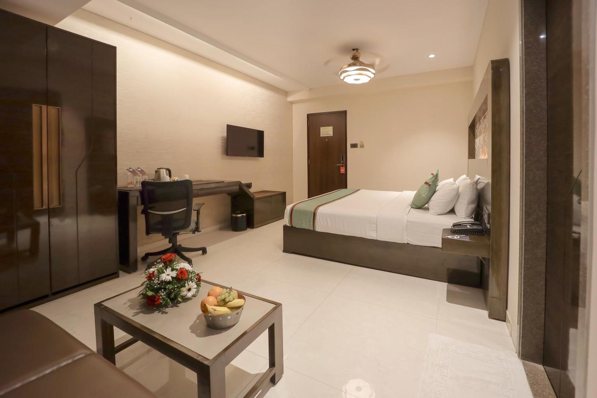 Zip By Spree Hotels Surat Eksteriør billede