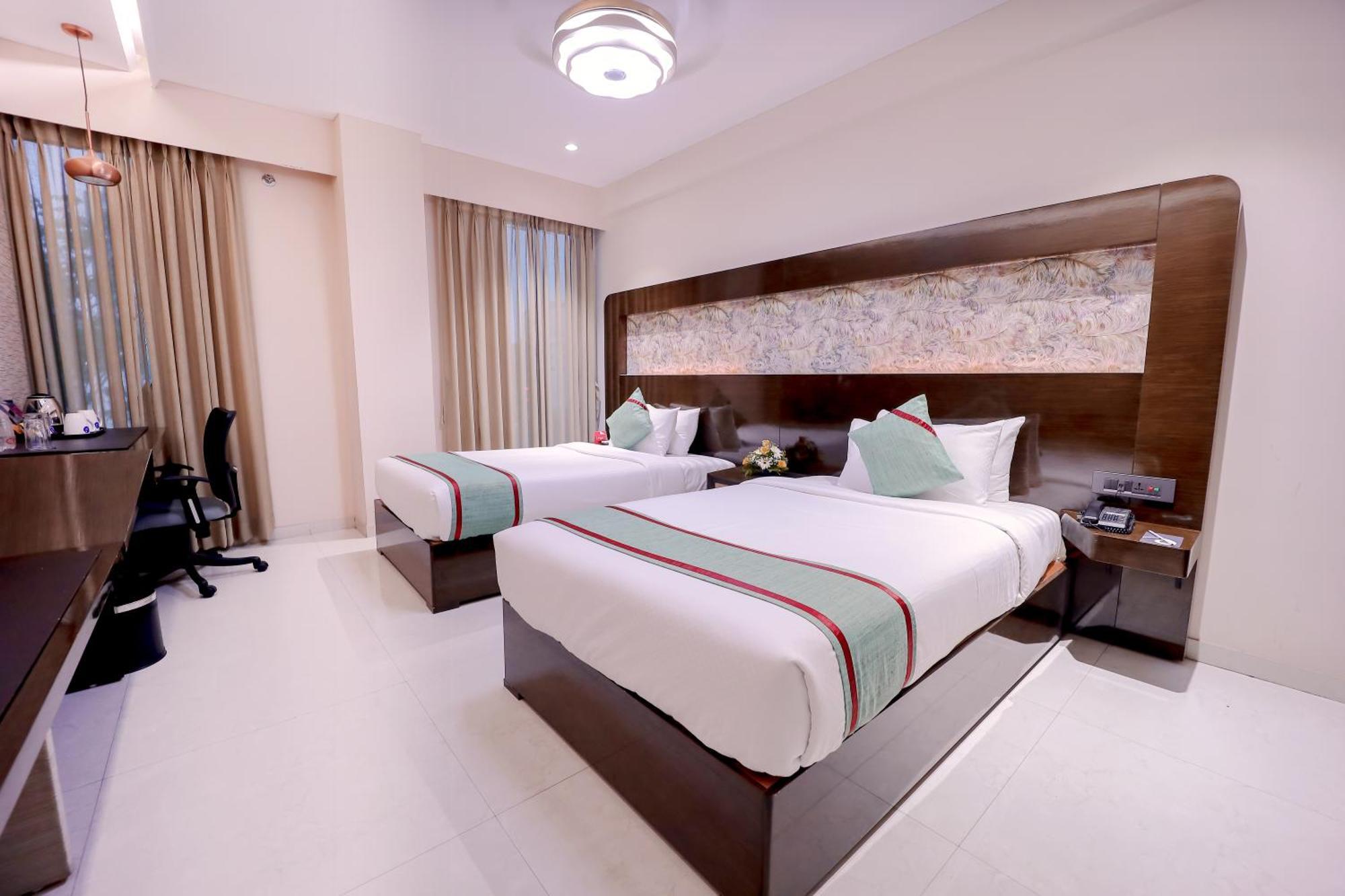 Zip By Spree Hotels Surat Eksteriør billede