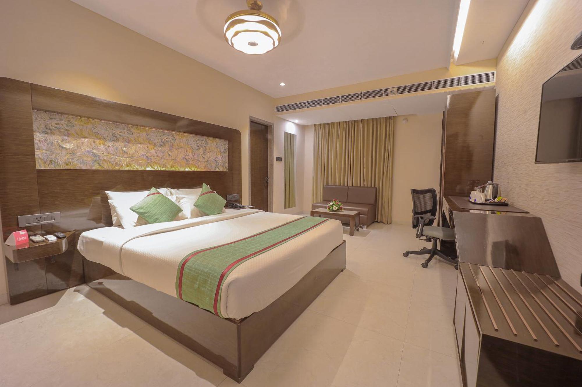 Zip By Spree Hotels Surat Eksteriør billede