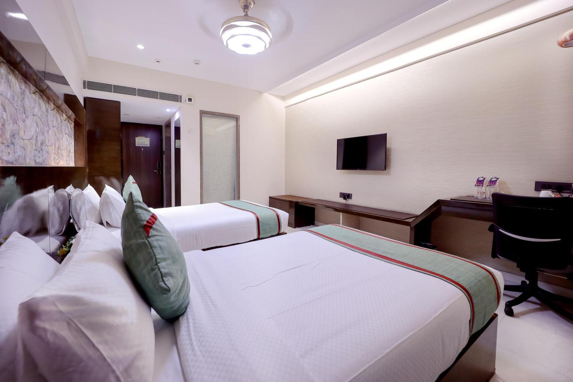 Zip By Spree Hotels Surat Eksteriør billede