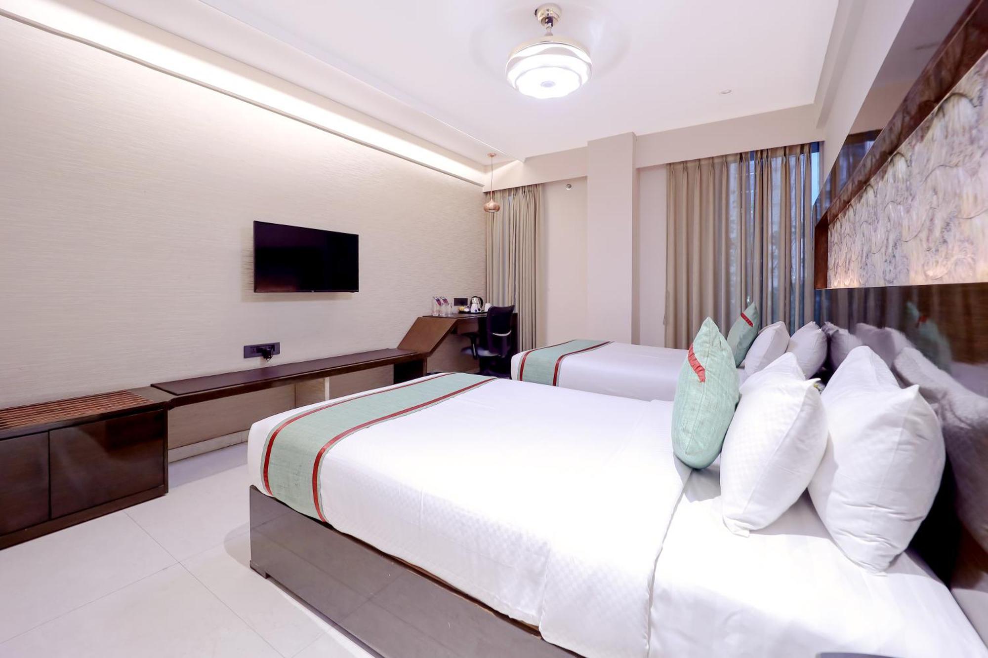 Zip By Spree Hotels Surat Eksteriør billede
